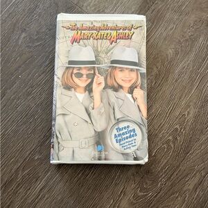 *Vintage* The Amazing Adventures of Mary-Kate & Ashley VHS - Clamshell case